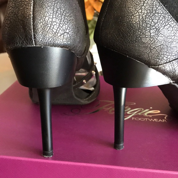 Shoes - Picture 3 of 7